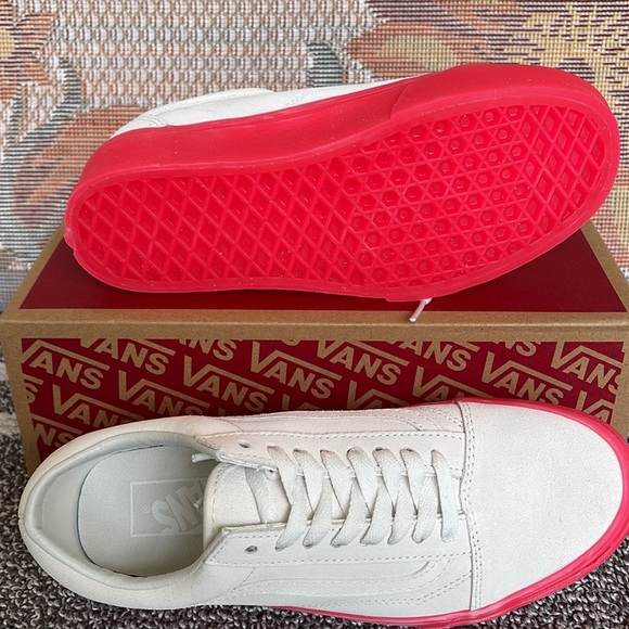 Vans WMNS Old Skool Stacked 
Suede Blanc De Blanc/Pink
VN0A7Q5MCCS
Platforms - Picture 4 of 16